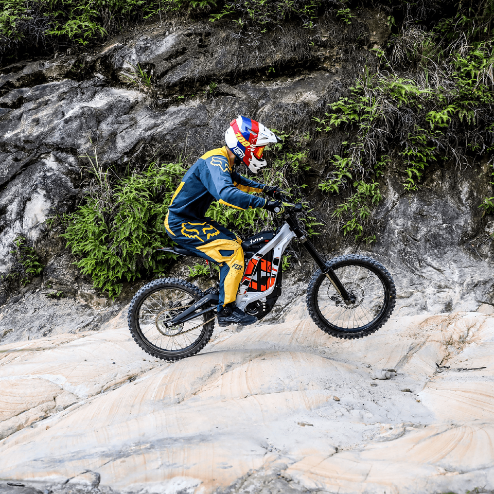 Unleash Your Off-Road Adventure with the Sur Ron Light Bee X - 5000W E Dirt Bike for Adults with Exceptional Performance and Lightweight Design