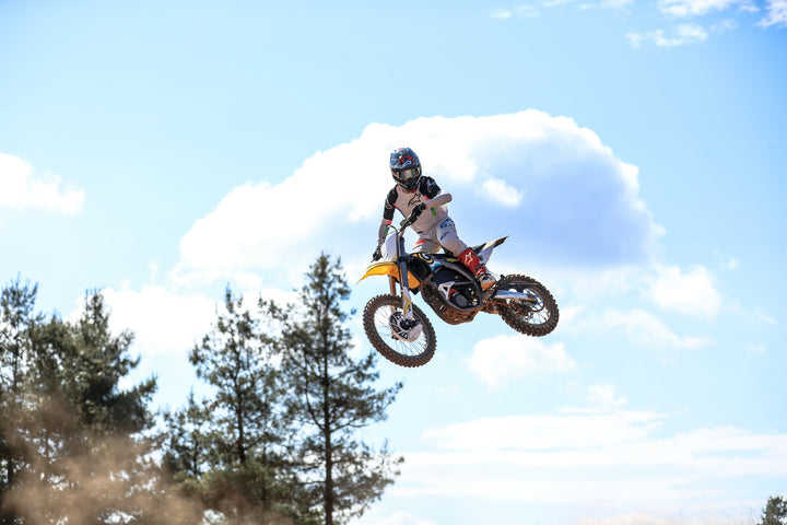 Sur Ron Storm Bee Enduro Electric Dirt Bike - Lightweight and Powerful All-Terrain E-Bike for Adventurous Riders
