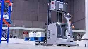 Intelligent Geek+ AGV Robot Self-driving Forklift for Logistics Automa ...