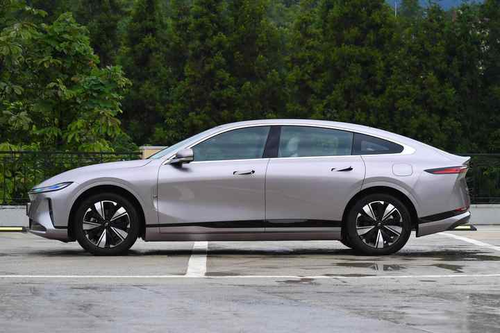 Changan Qiyuan A07 515 New Energy Vehicle Pure Electric Car with Lithium Battery and EV Motor Type Available for Sale