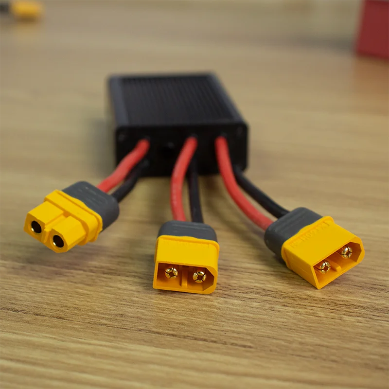 30A 40A battey connetor aluminium alloy mould The two batteries discharge simultaneously increase battery capacity