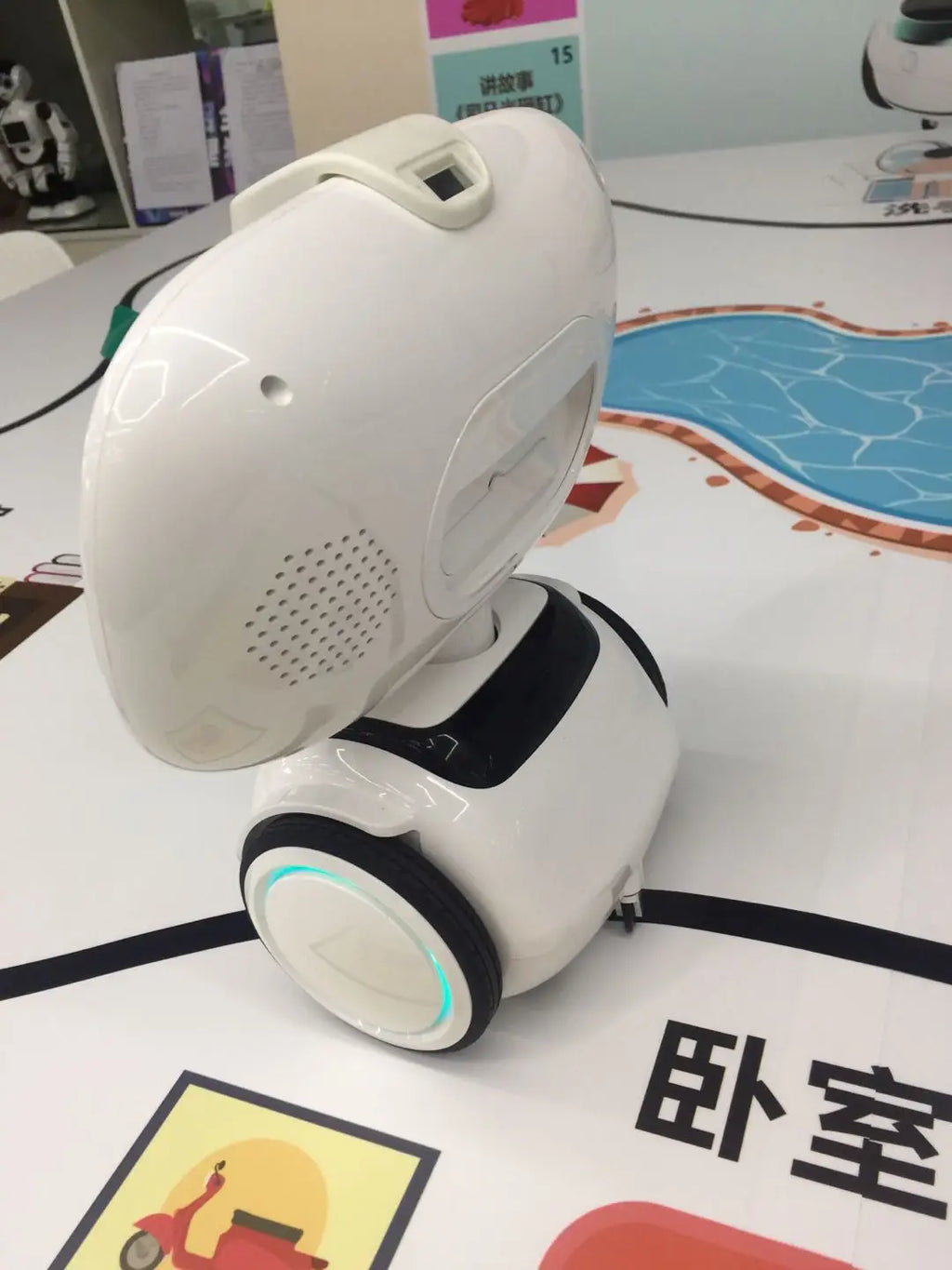 Intelligent robot family companion education learning children early education voice dialogue high-tech toys robot