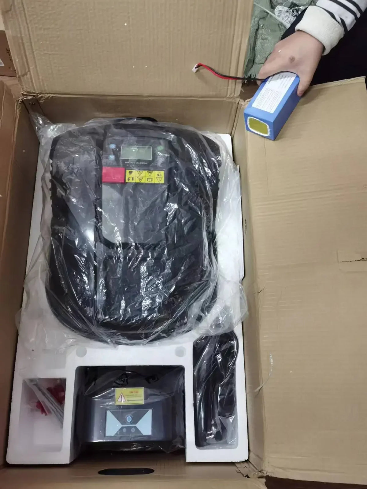 Morgen Wholesale Hot Selling Robot Lawnmower Rated Power 85W Battery Cordless Self Propelled Mini Robot Auto Lawn Mower