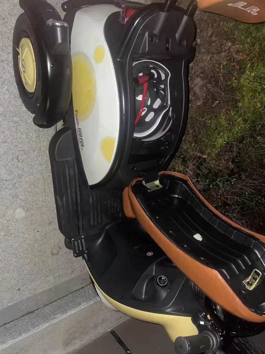48V /60V Electric Tricycle Lithium Battery Vehicle 70Km Range High Capacity Storage Box Intelligent High Definition Screen