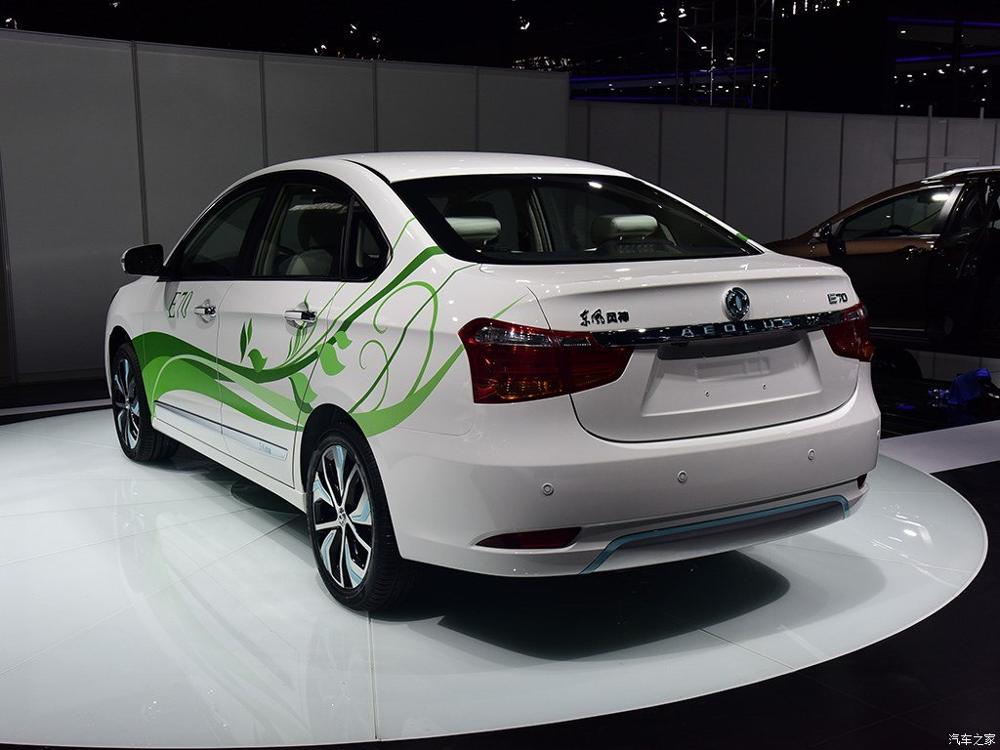 high quality more than 400km range  fast and slow charging 4 doors 5 seats automatic eu-certified electric car  adult