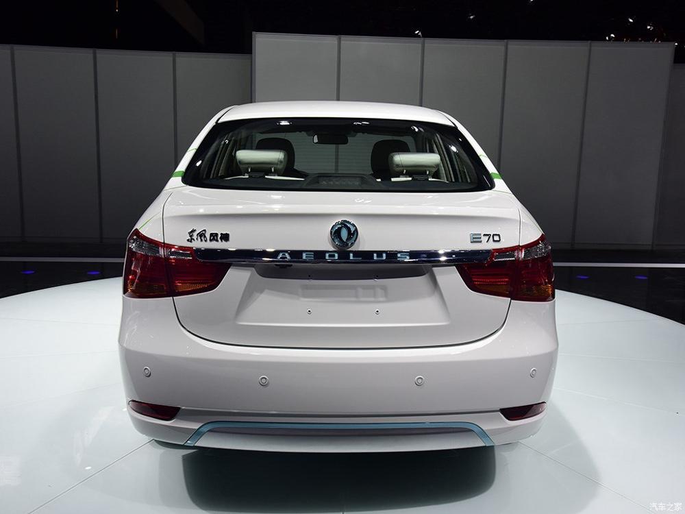 high quality more than 400km range  fast and slow charging 4 doors 5 seats automatic eu-certified electric car  adult